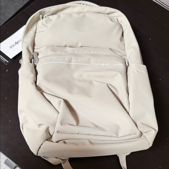 Samsonite Other - Samsonite Men's Backpack in Beige